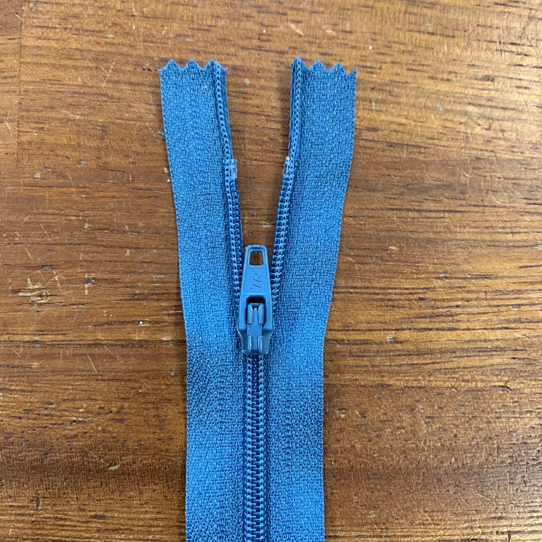 7" / 18cm Nylon Zip  - Select Colour
