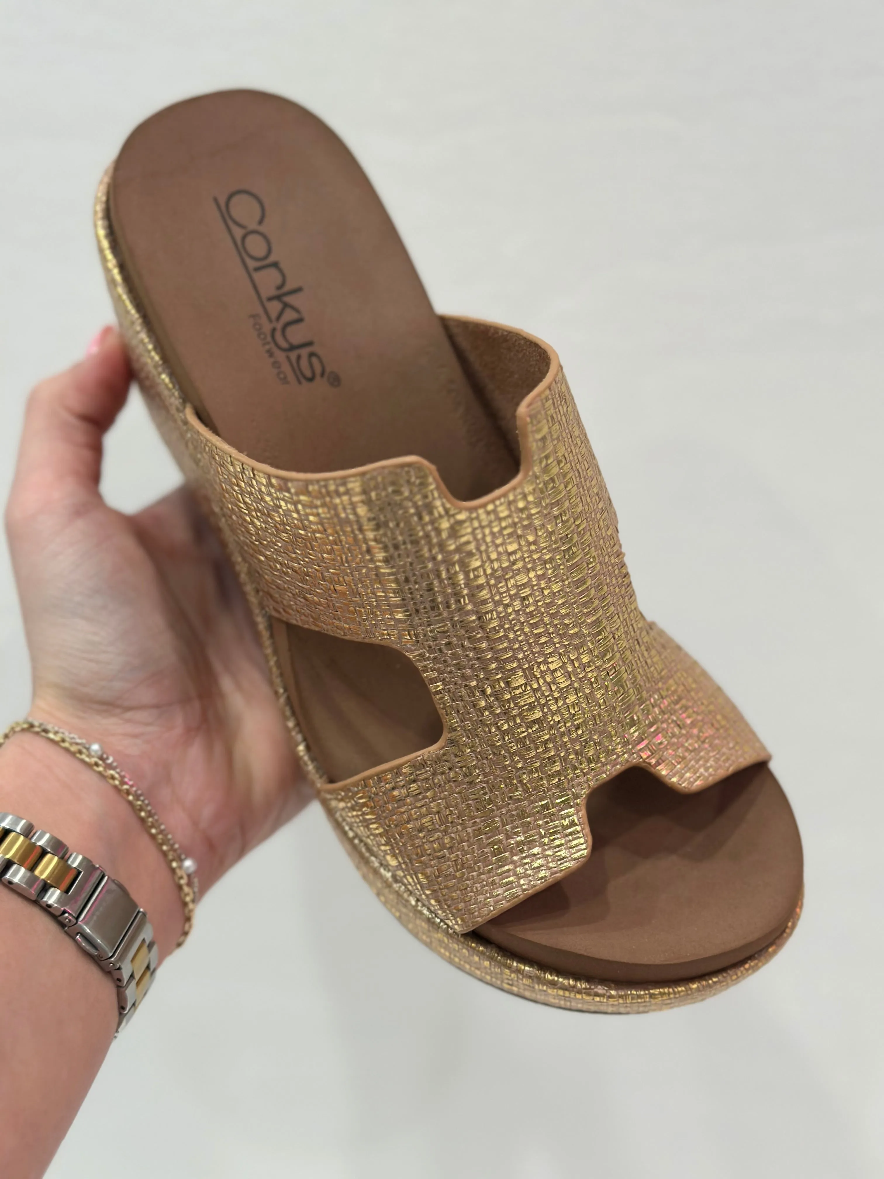 Corky's Puckered Up Wedges - Gold Raffia