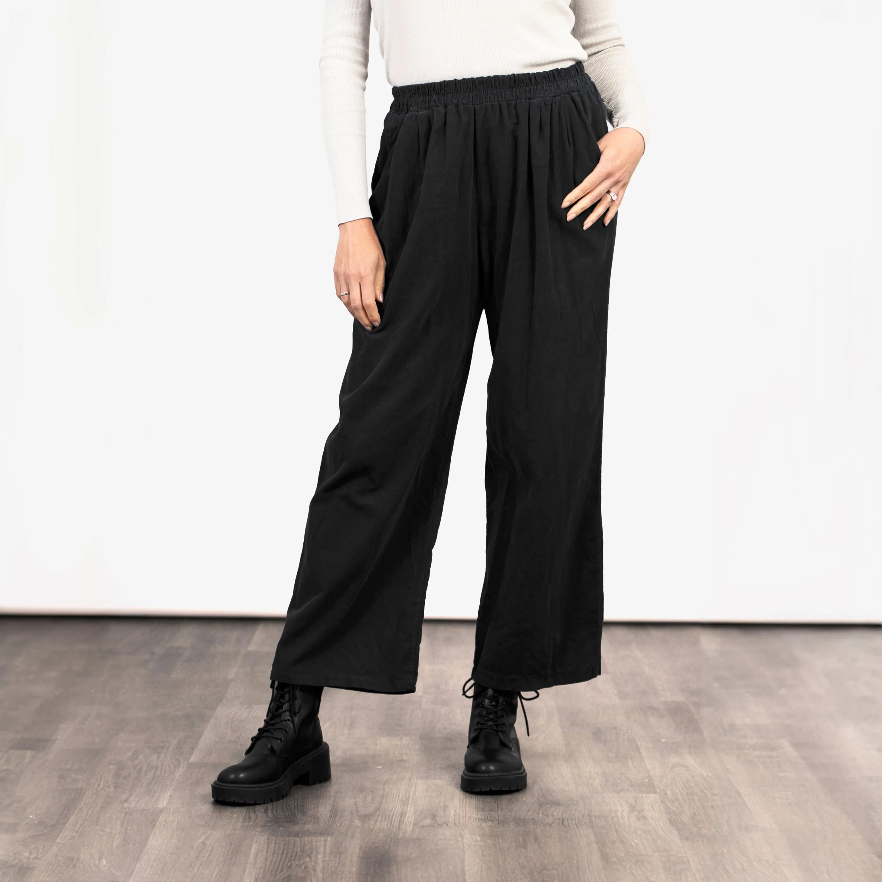 Della Wide Leg Cropped Trousers - Black, Babycord